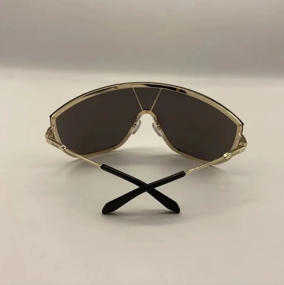 SOLD‼️NEW Quay On Set Sunglasses - Picture 5 of 6